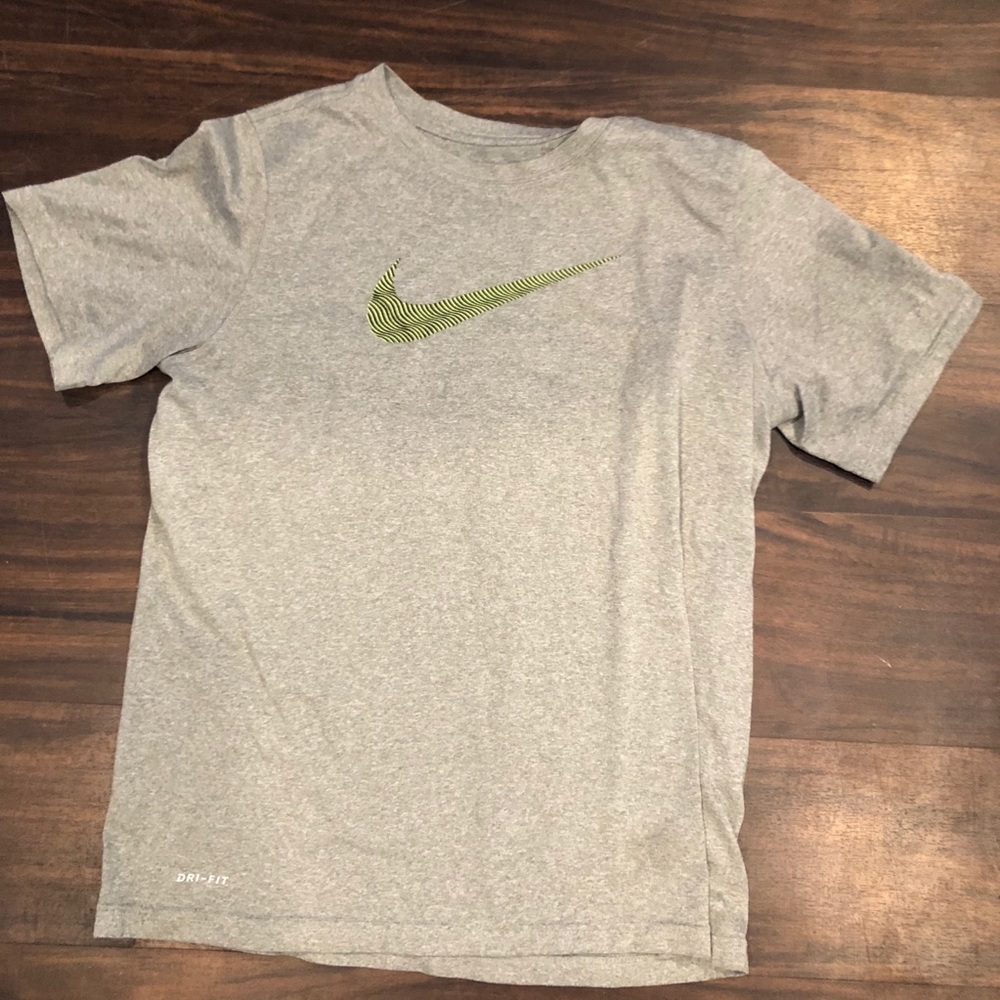 Boys xl Nike t shirt Dri-fit
